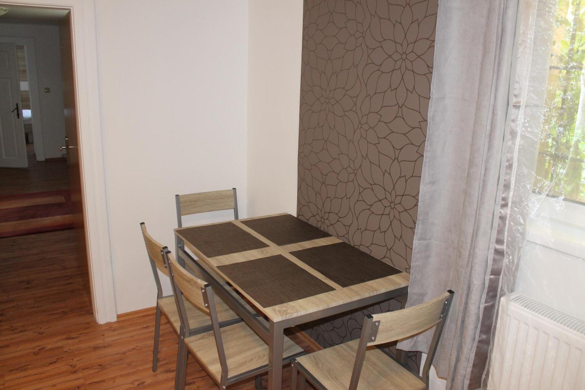Apartmany Pri Auparku Пиещани Екстериор снимка